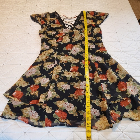 MISS ME Enchanted Black Floral Lace Dress! Size‎ Medium. - Picture 8 of 9